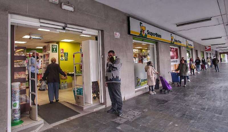 Entrada a un supermercado (Foto TA)